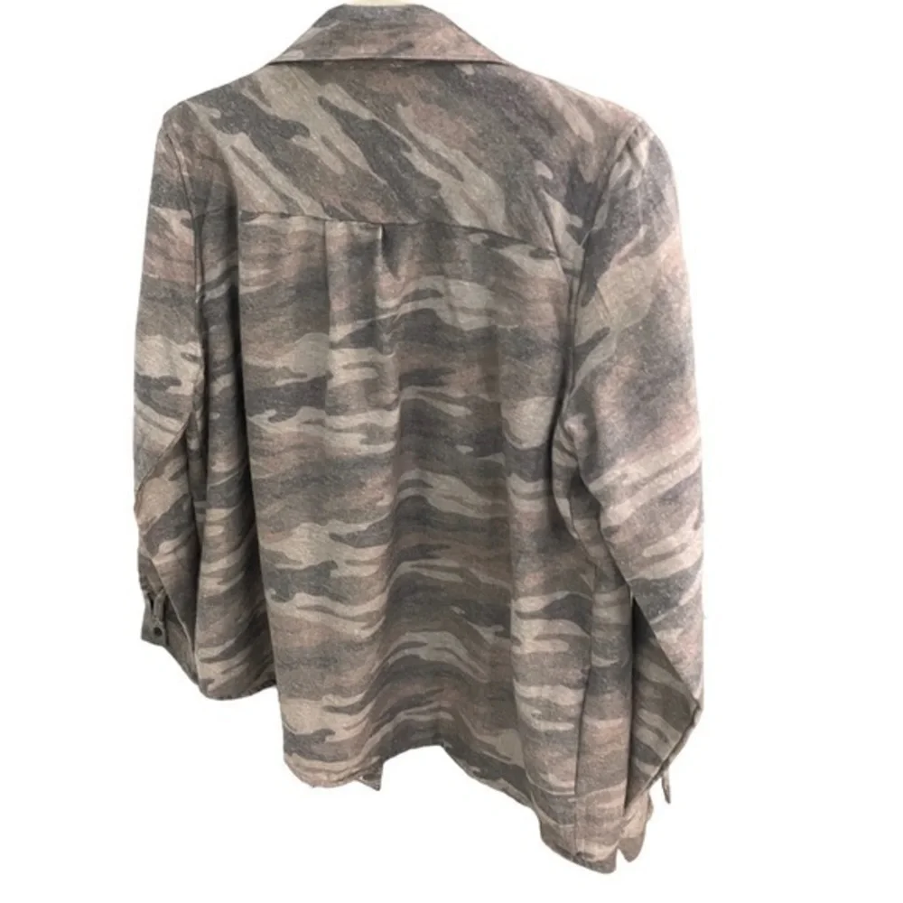 Lg E. Luna Camo Sherpa‎ lined button down jacket